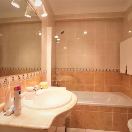 Stylish 2br With Pool Parking & Wifi 알부페이라