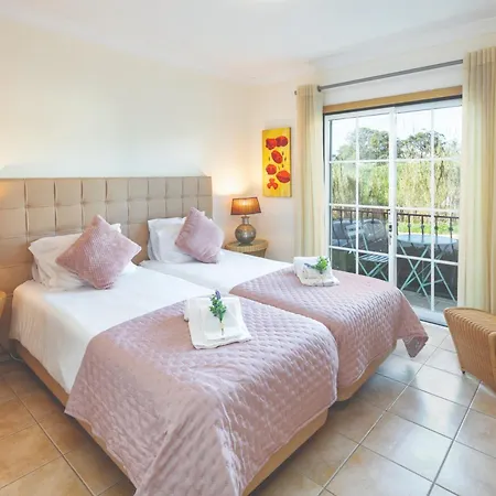 Stylish 2br With Pool Parking & Wifi *