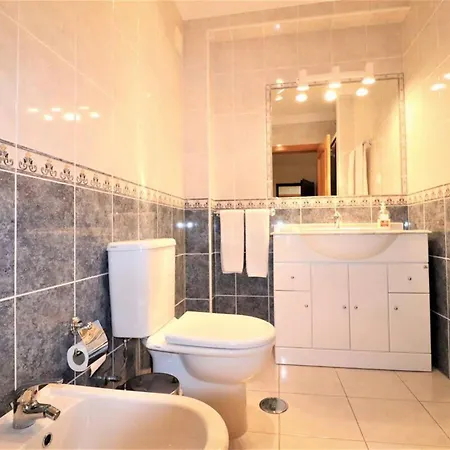 Stylish 2br With Pool Parking & Wifi Albufeira