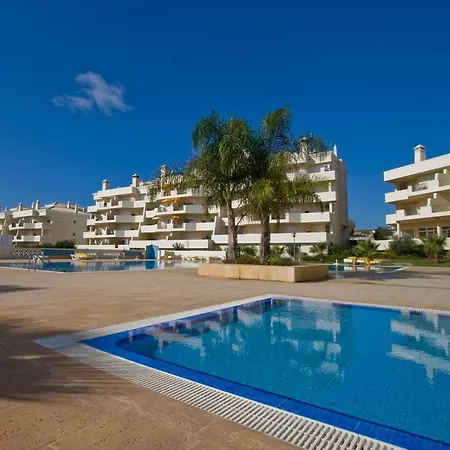 Stylish 2br With Pool Parking & Wifi *