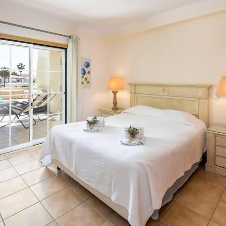 Stylish 2br With Pool Parking & Wifi Lejlighed