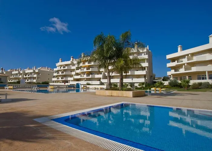 Stylish 2br With Pool Parking & Wifi *