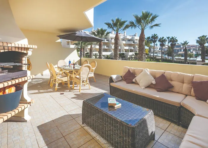 Stylish 2br With Pool Parking & Wifi アルブフェイラ