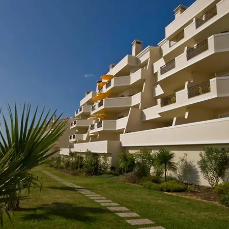 Stylish 2br With Pool Parking & Wifi *